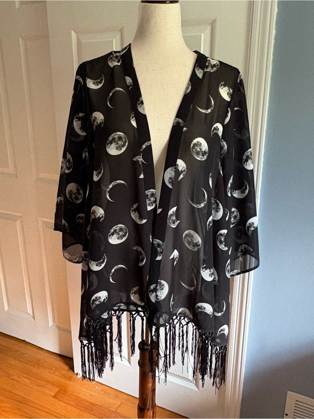 Hot Topic Women’s Moon Phase Chiffon Fringe Duster Kimono Black Small/Medium